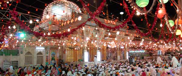 PRAYERS AT AJMER SHARIFF DARGAH – AJMER