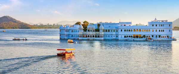 MOTOR BOATING AT FATEH SAGAR LAKE – UDAIPUR