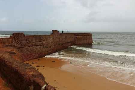 Sinquerim Beach